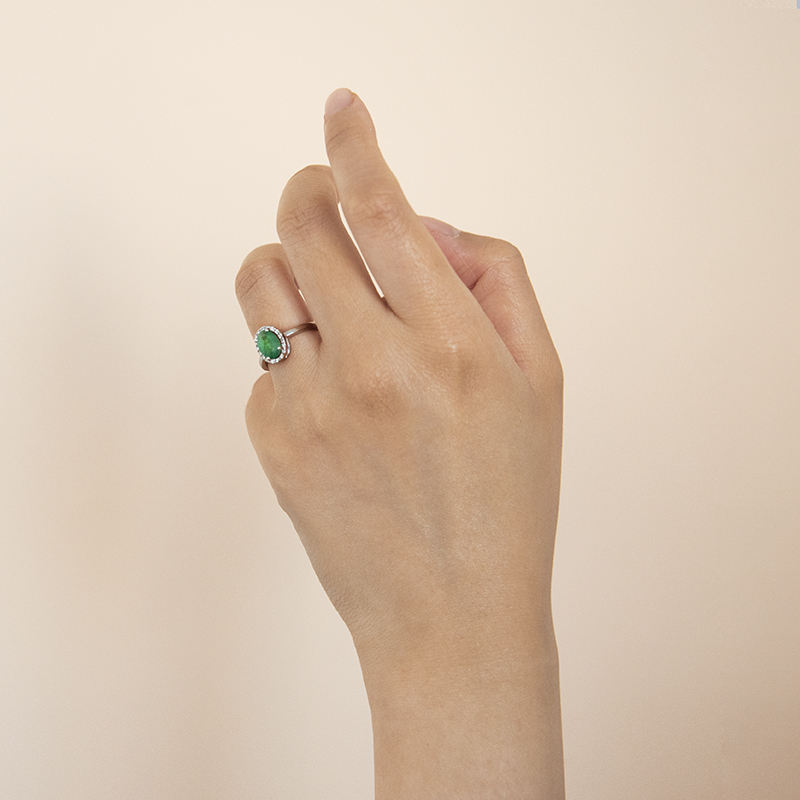 Zásnubný prsteň so smaragdom a diamantmi Pitya 108307