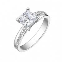 Platinový zásnubný prsteň s princess diamantom Lilac