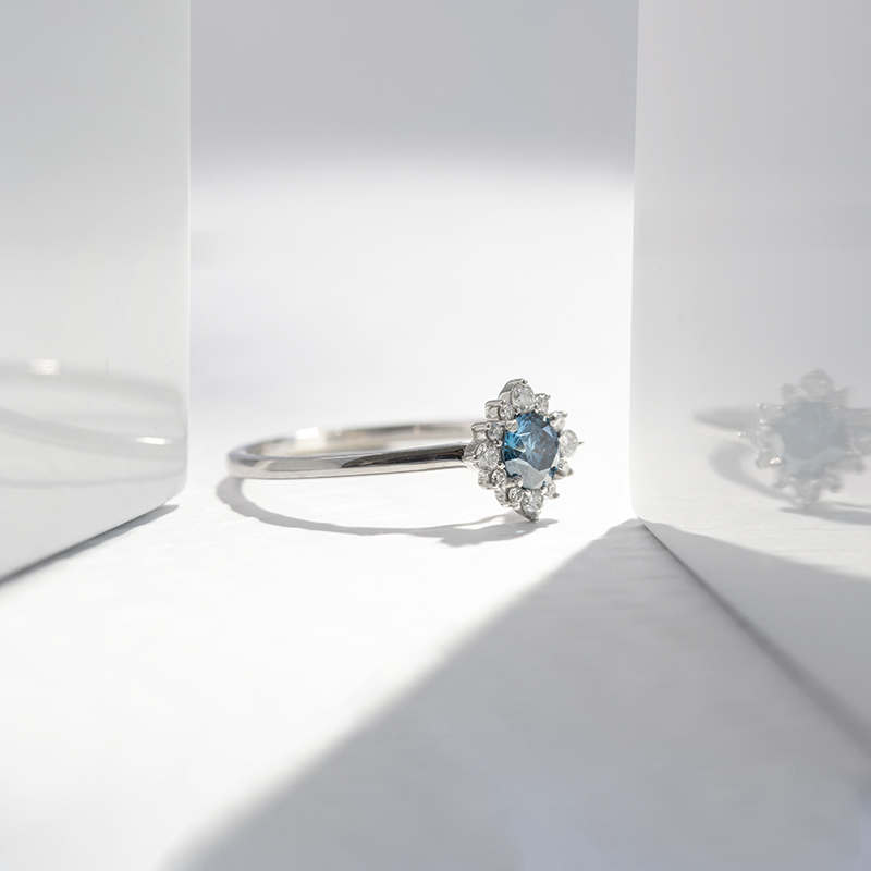 Zásnubný prsteň s 0.31ct IGI certifikovaným modrým lab-grown diamantom Kascha 111347