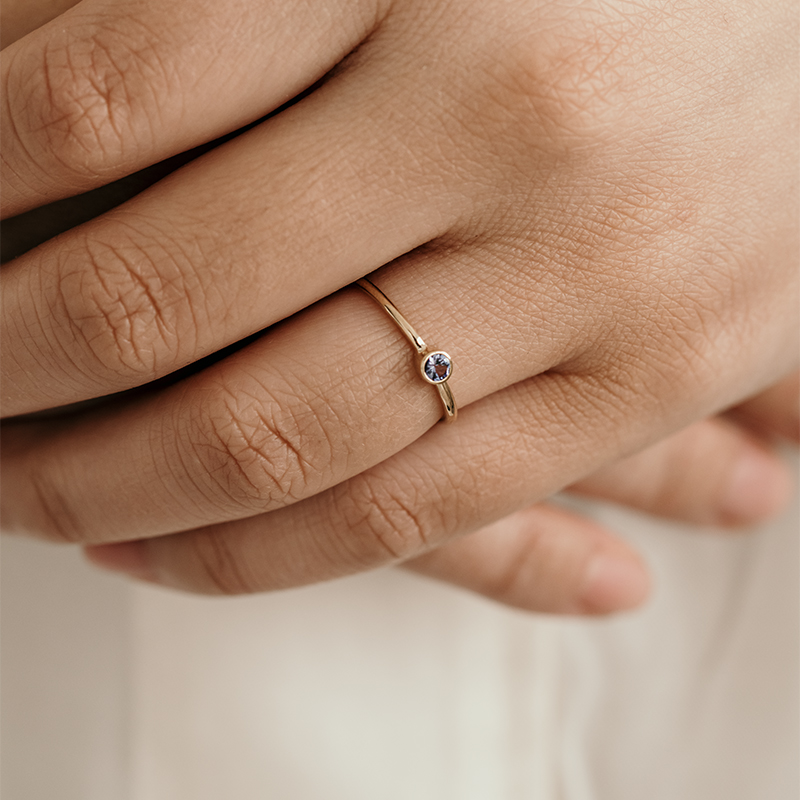 Zlatý minimalistický prsteň s tanzanitom Kathleen 120117