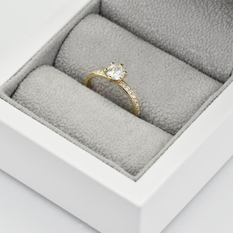 Zásnubný zlatý prsteň s diamantmi 123857