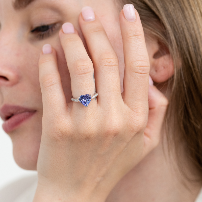 Zásnubný prsteň s tanzanitom a diamantmi Helias 124097