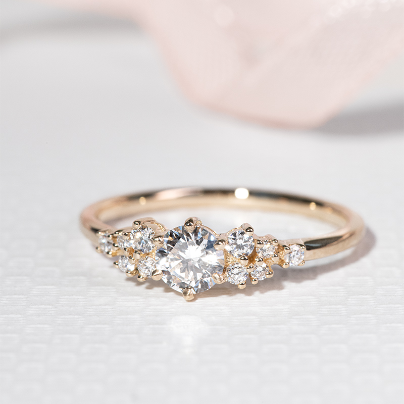 Romantický zásnubný prsteň s diamantmi Tamera 125327