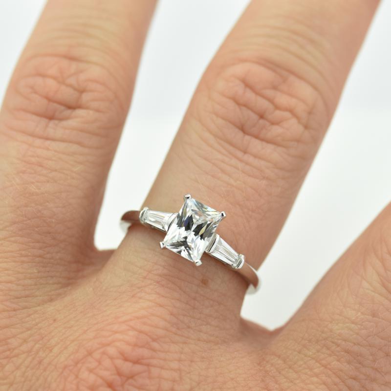 Zásnubný prsteň s emerald lab-grown diamantom Talena 126127