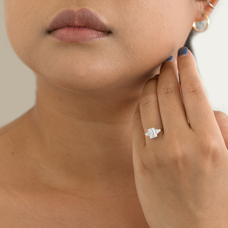Zásnubný prsteň s moissanitom a lab-grown diamantmi Rhea 126257
