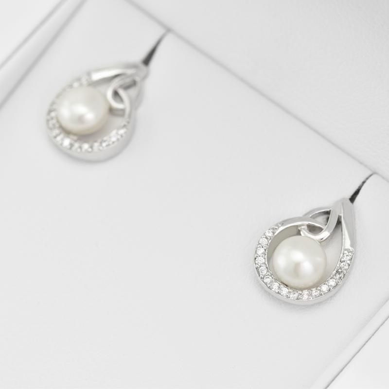 Náušnice s bielymi perlami 18017