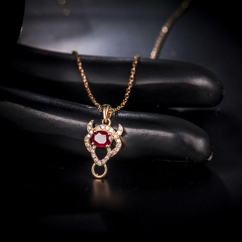 Rubínový náhrdelník s diamantmi v tvare býka 18367