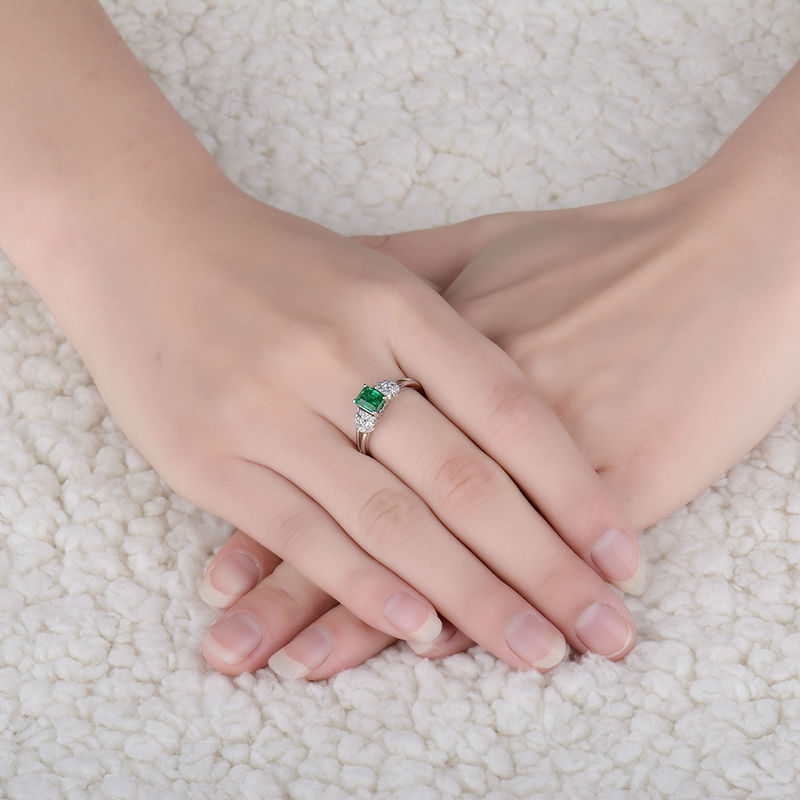 Zlatý prsteň s emerald smaragdom 18677