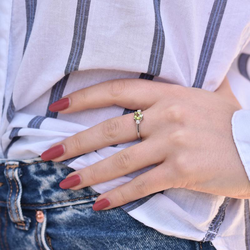 Zlatý prsteň so srdiečkovým olivínom 30417