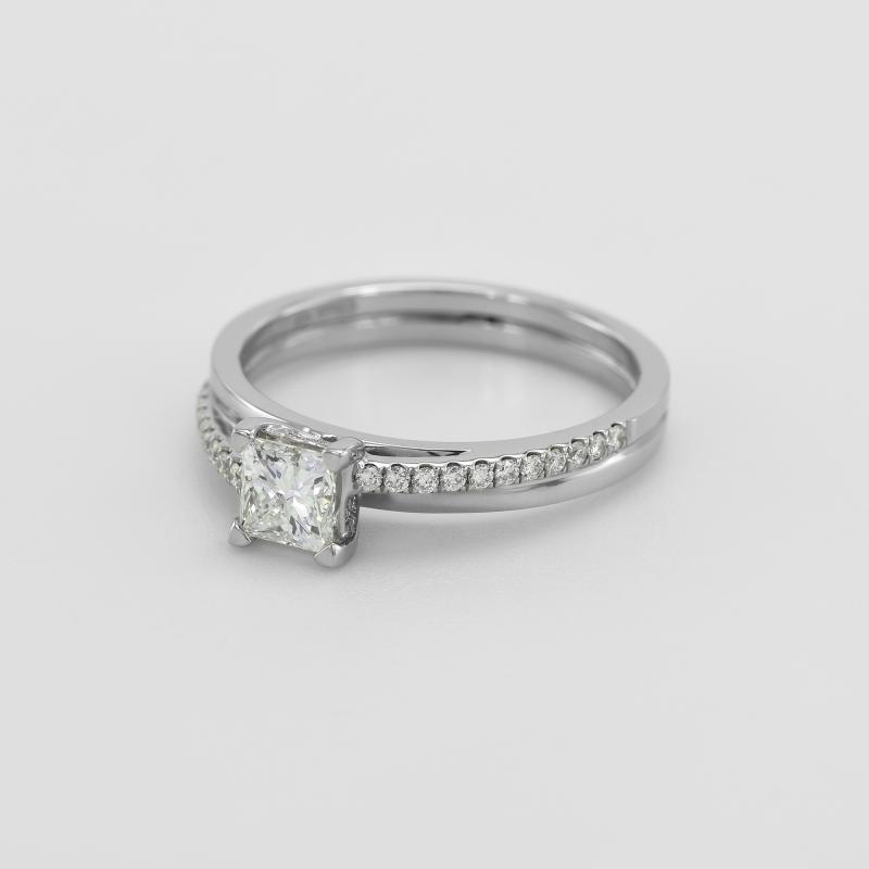 Zásnubný prsteň s princess diamantom 45477