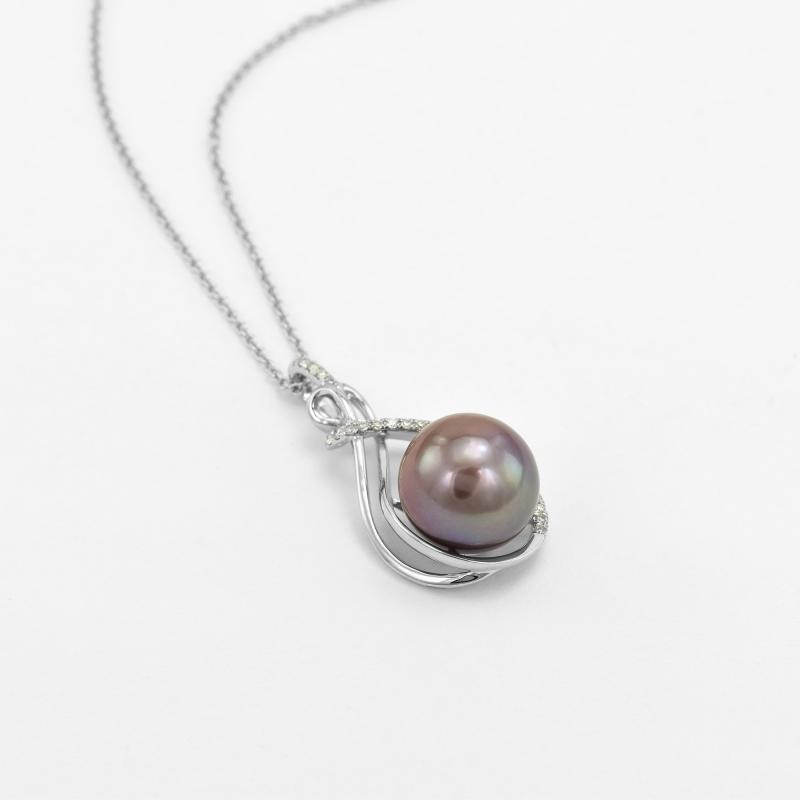 Zlatý náhrdelník posiaty diamantmi s fialovou perlou 47457