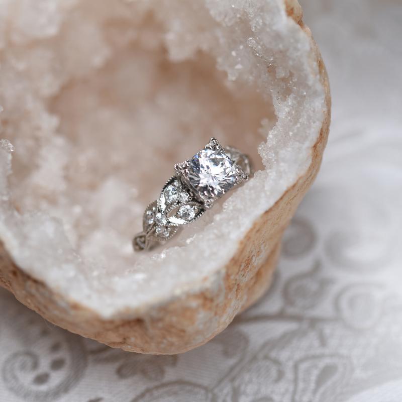 Zásnubný prsteň s diamantmi 49657