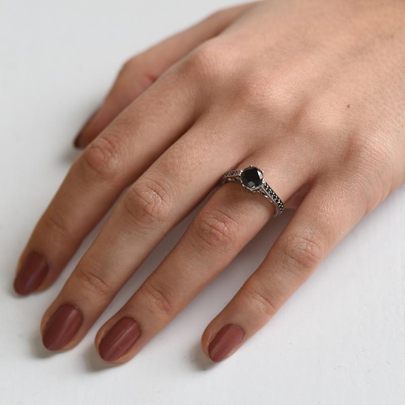 Zásnubný prsteň vo vintage štýle s čiernymi diamantmi 51347