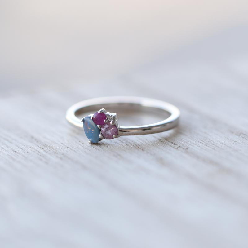 Zlatý cluster prsteň s opálom, rubínom, zafírom a diamantom Jayla 52317