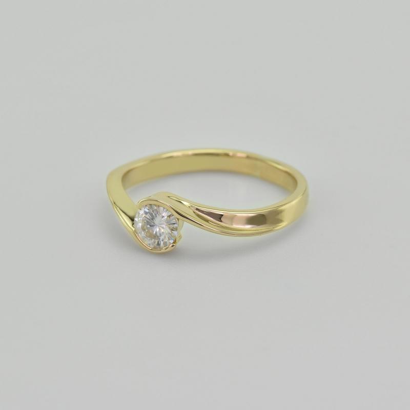 Zlatý zásnubný prsteň 64707