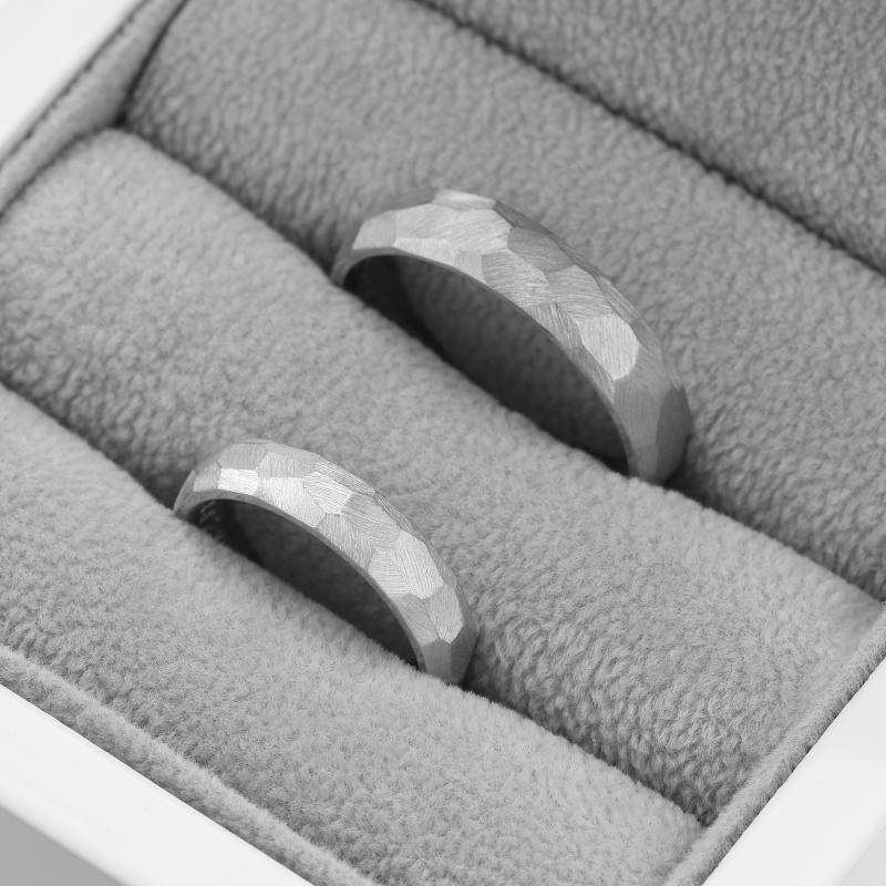 Matné tepané svadobné prsteně 76557