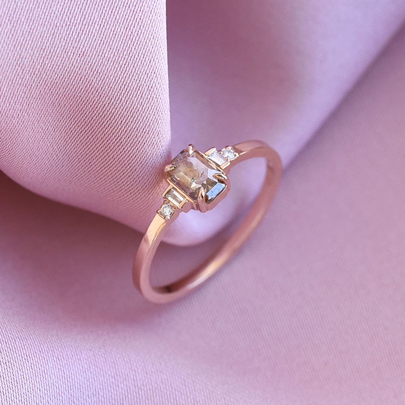 Zlatý prsteň s champagne diamantom a postranními diamantmi Neo 78247