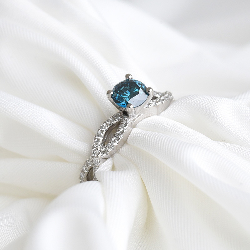 Prsteň s modrým diamantom 82627