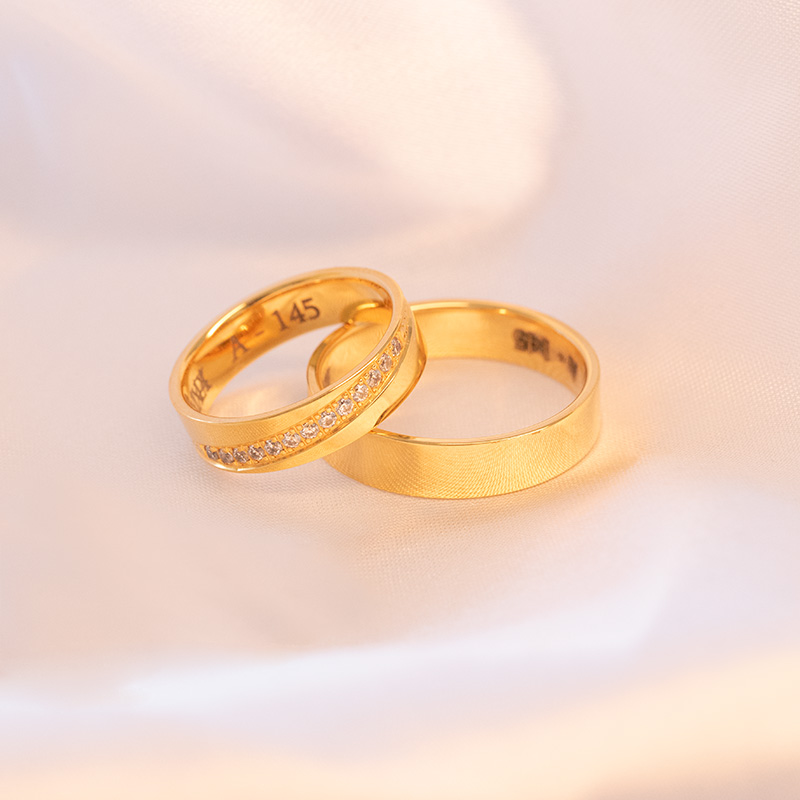 Zlaté ploché svadobné prstene s diamantmi Smarte 99247