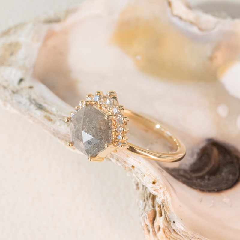 Zlatý prsteň s hexagon salt and pepper diamantom Diana 100948