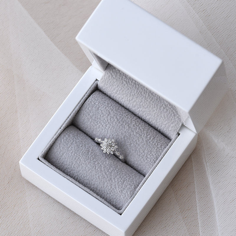 Strieborný prsteň s lab-grown diamantovou hviezdou Macias 104718