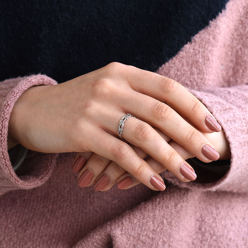 Jemný prsteň s dizajnom lístkov s lab-grown diamantmi Benton 105678