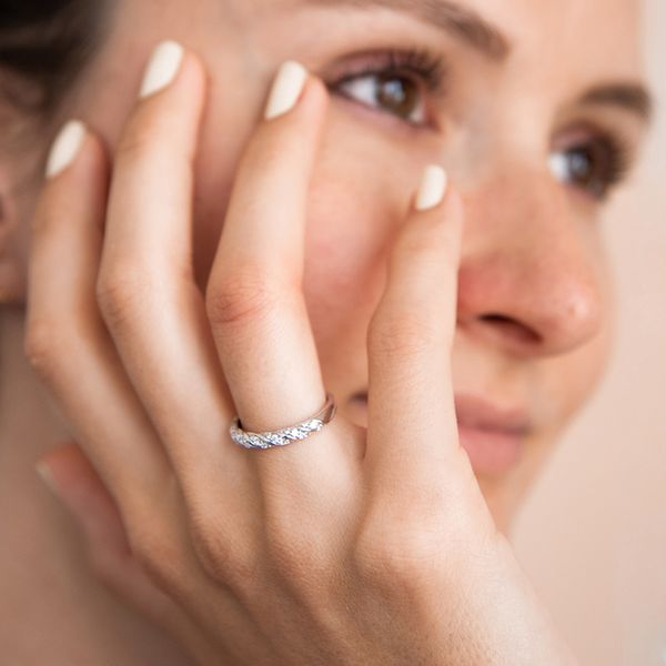 Prepletaný eternity prsteň s lab-grown diamantmi Chace 107898