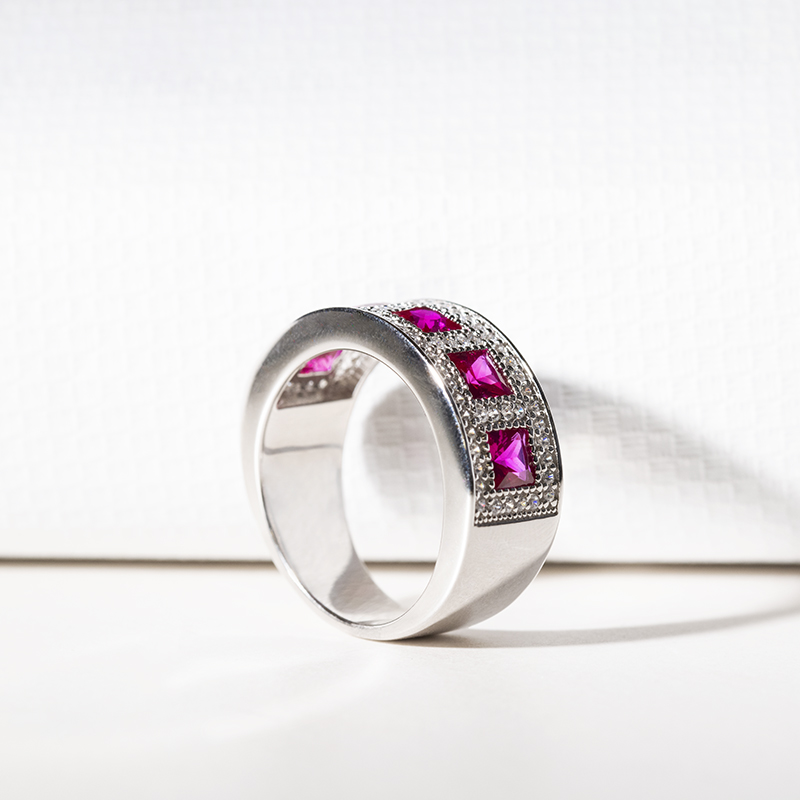 Strieborný eternity prsteň s princess rubínmi Jamie 114128