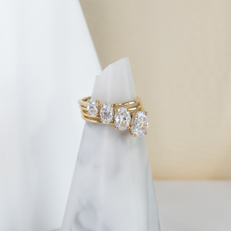 Elegantný zásnubný prsteň s oval moissanitom s výberom veľkosti Rennie 121178