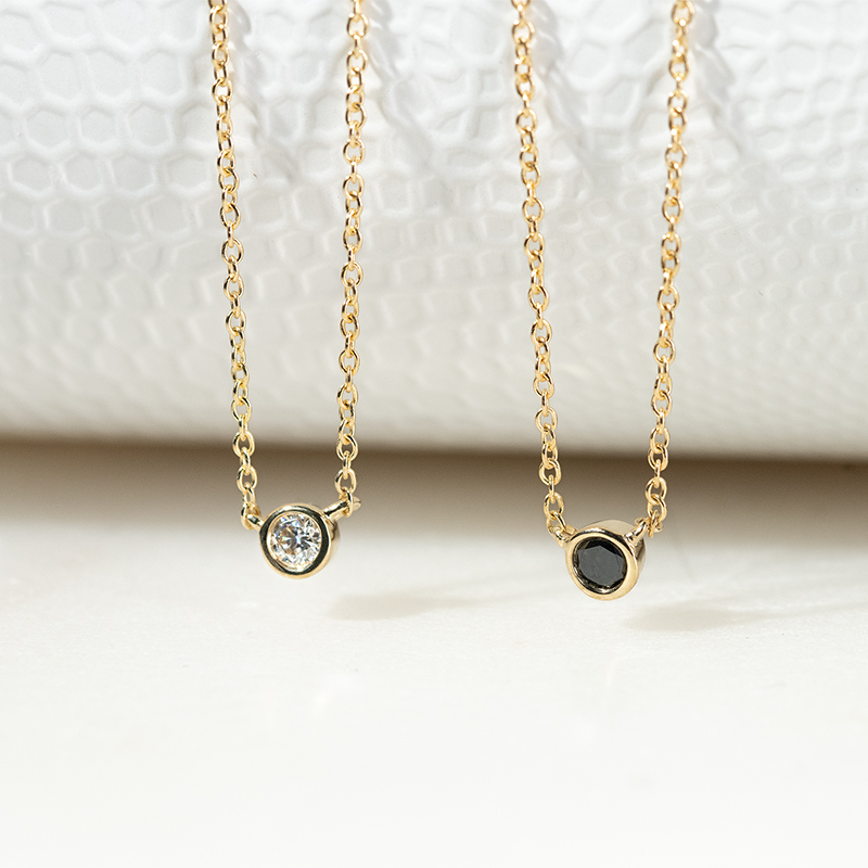 Minimalistický náhrdelník s čiernym diamantom Vieny 132038
