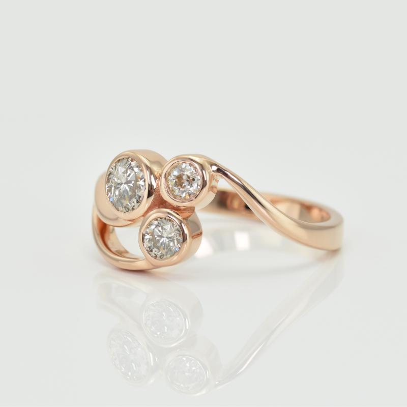 Zlatý prsteň s tromi diamantmi 16278