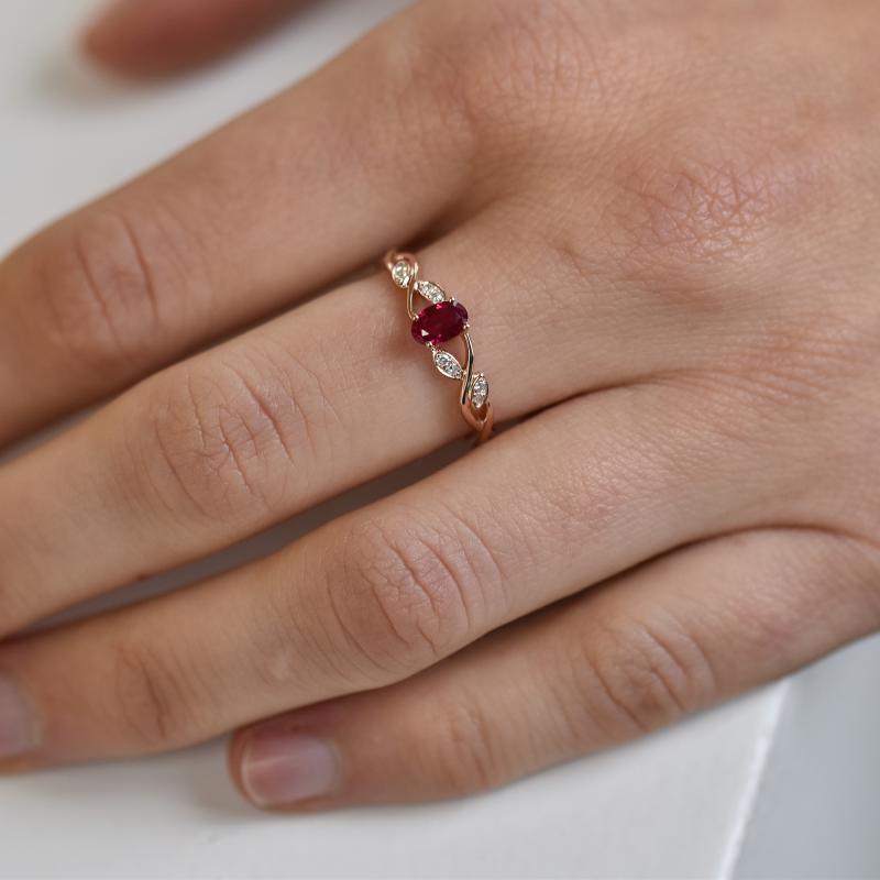 Rubínová prsteň s diamantmi 16298