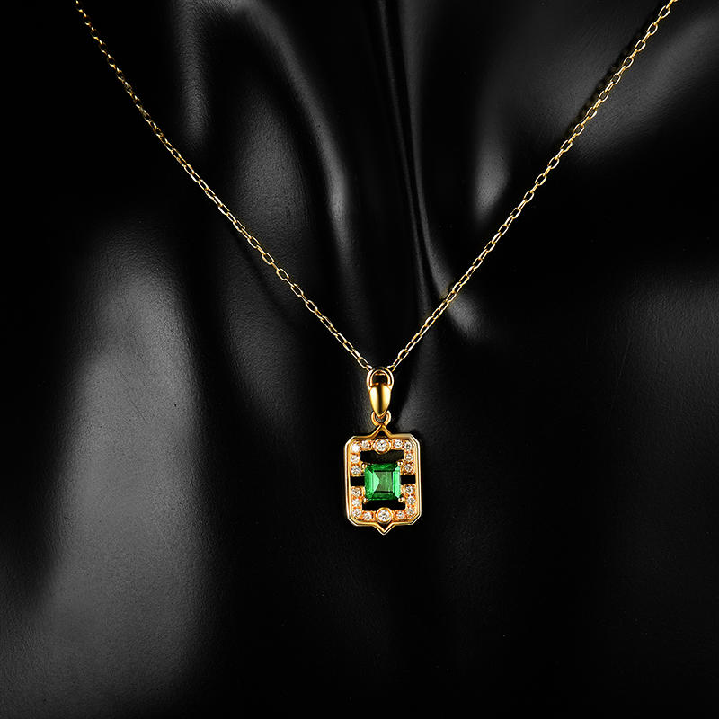 Zlatý náhrdelník s princess smaragdom 18488
