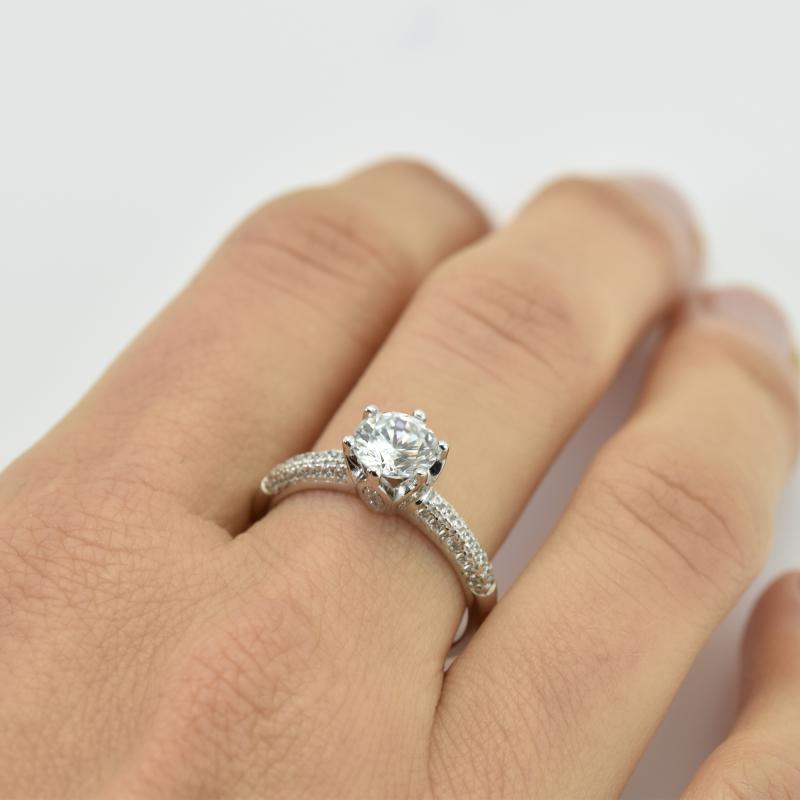 Platinový diamantový prsteň 23418