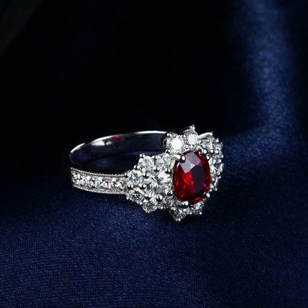 Rubínový prsteň s diamantmi 2488