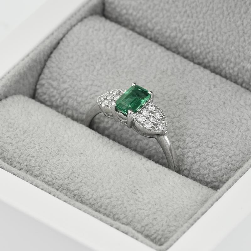Smaragdový prsteň s diamantmi 40288