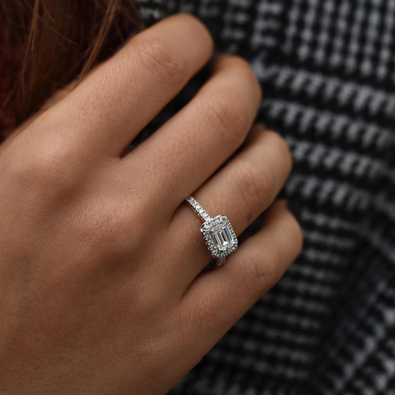 Zásnubný prsteň s emerald diamantom 49588