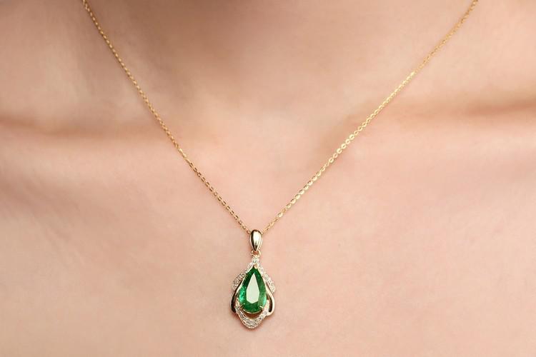 Smaragdový náhrdelník 5278