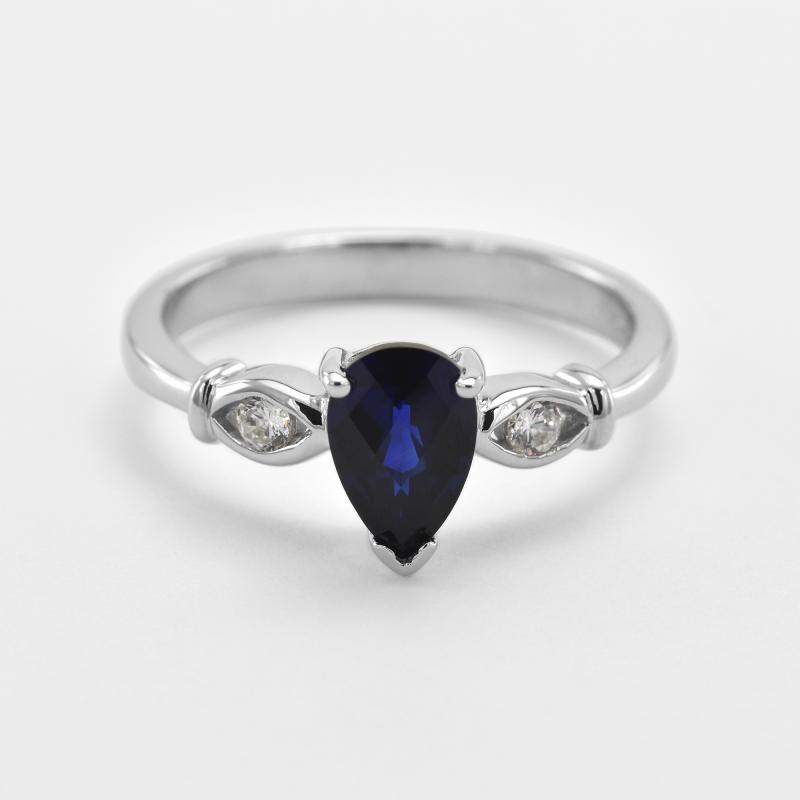 Strieborný prsteň s modrým zafírom 5978