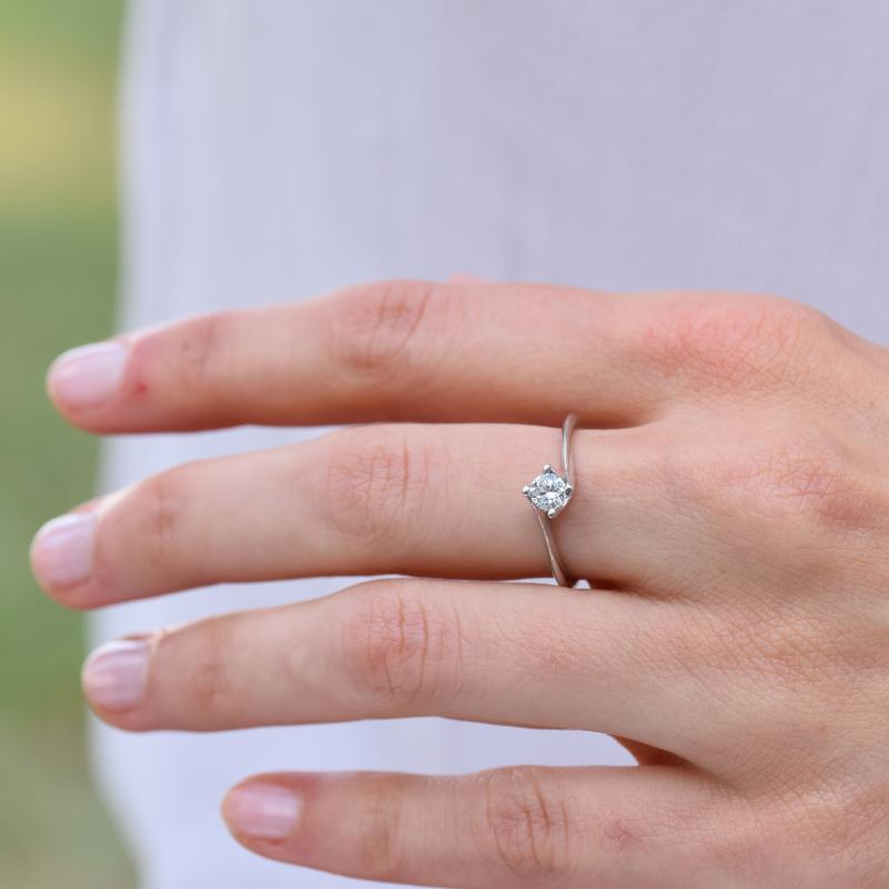 Zásnubný prsteň s diamantom 64658