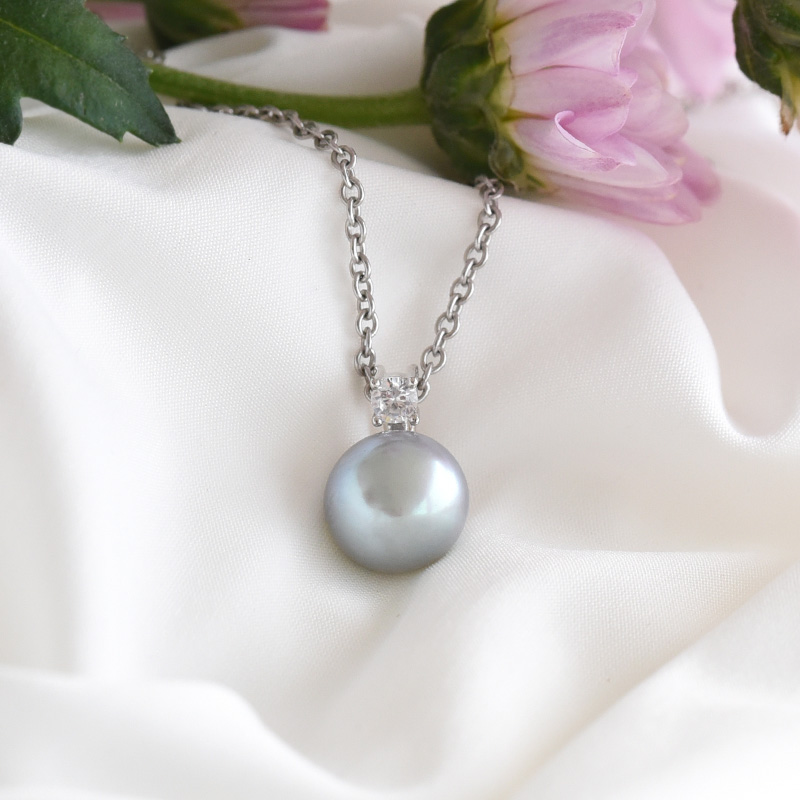 Náhrdelník so sivou perlou a zirkónom 83458