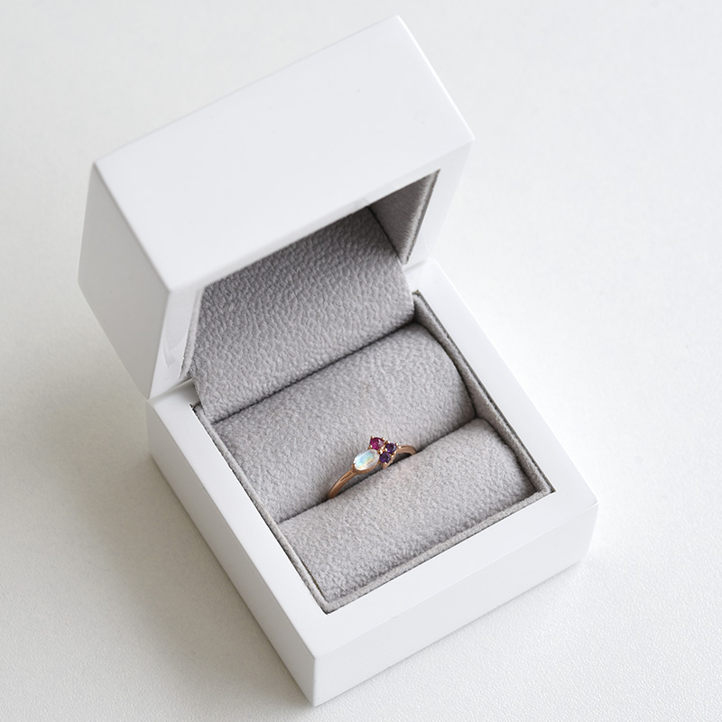 Cluster prsteň s mesačným kameňom, rubínom a ametystmi z ružového zlata 84348