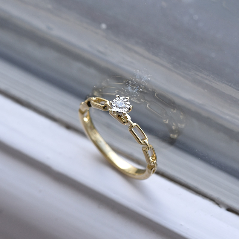 Netradičný diamantový prsteň zo žltého zlata 84428