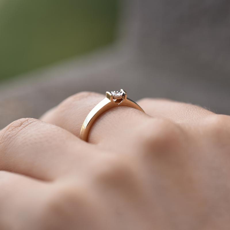 Zlatý prsteň s diamantom 91508