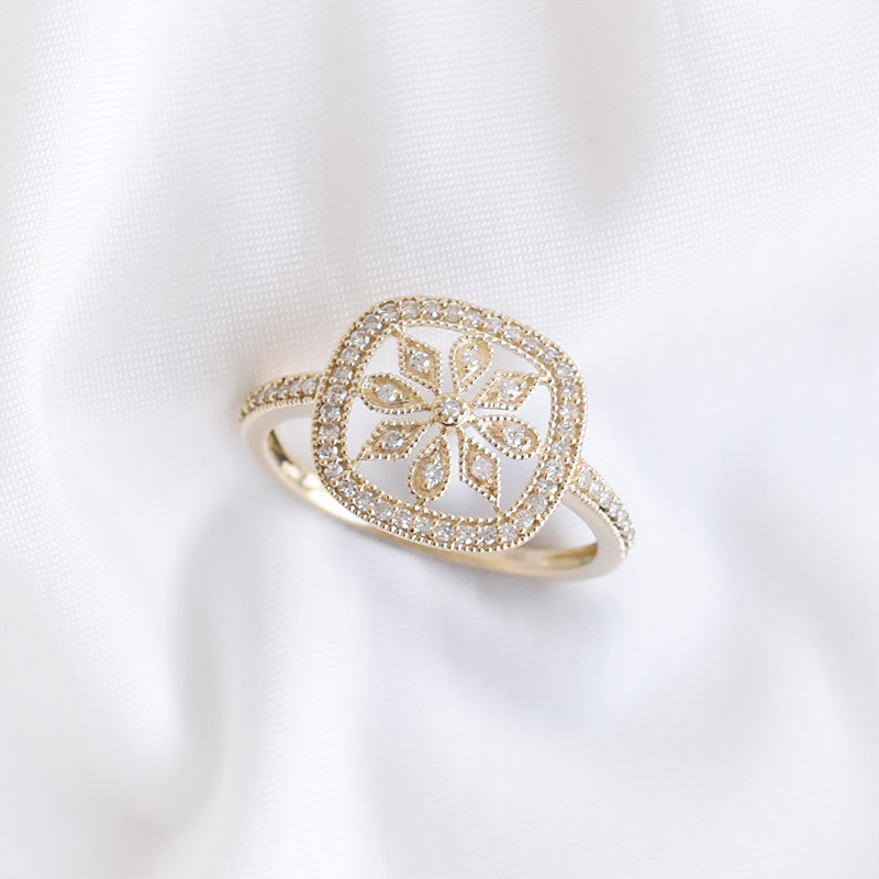 Prsteň s kvetom z diamantov 93078
