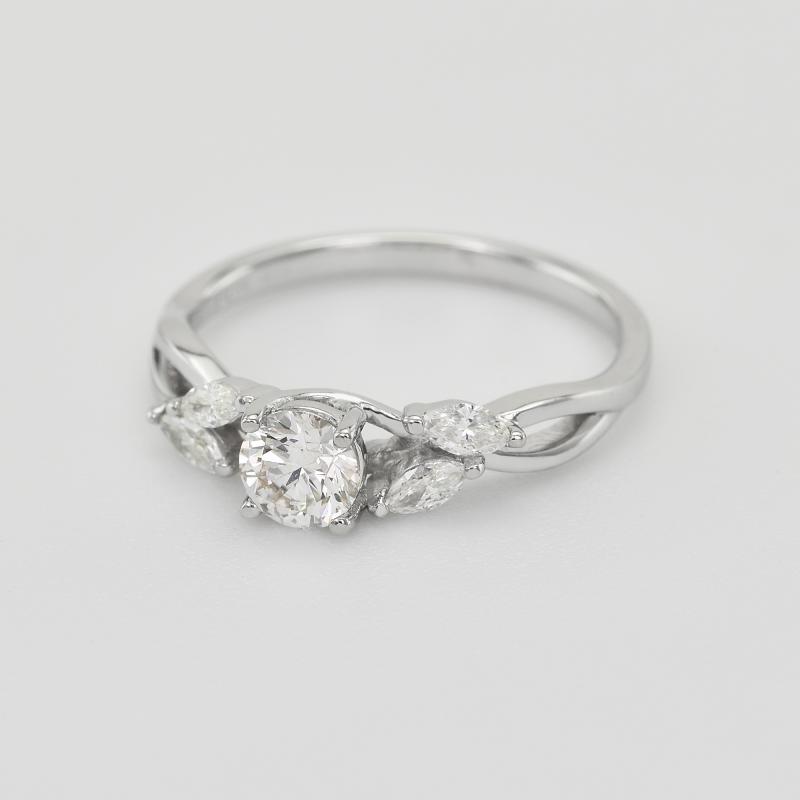 Zásnubný prsteň s moissanitom a marquise diamantmi Fera 100459