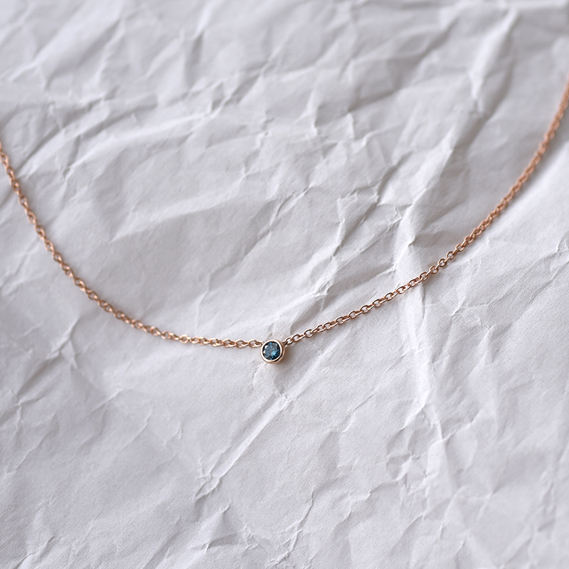 Strieborný minimalistický náhrdelník s modrým diamantom Vieny 103689