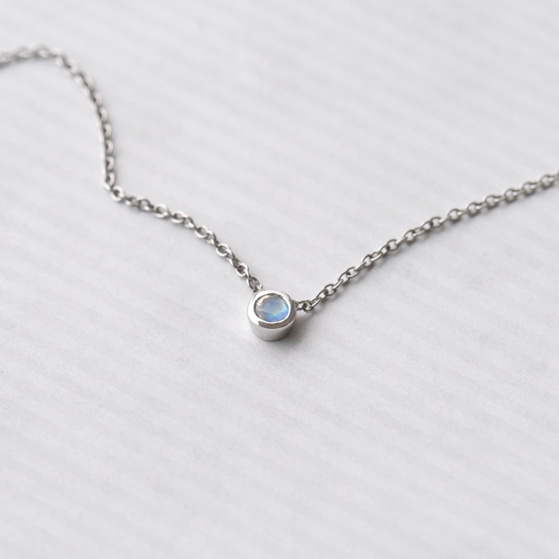 Strieborný minimalistický náhrdelník s mesačným kameňom Vieny 103709