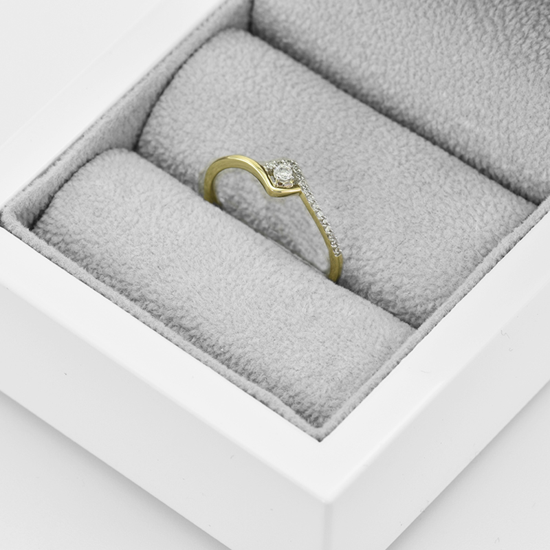 Strieborný romantický prsteň s lab-grown diamantmi Huber 104559