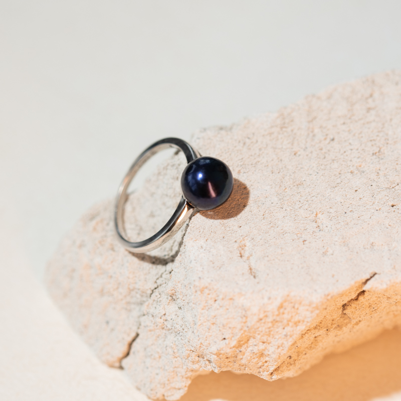 Strieborný prsteň s čiernou perlou Clare 104669